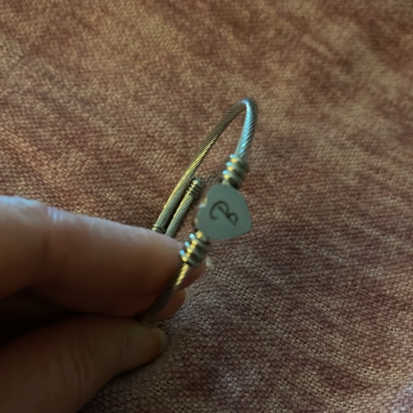 Beautiful stainless steel heart wire bracelet, letter B script - Picture 4 of 4